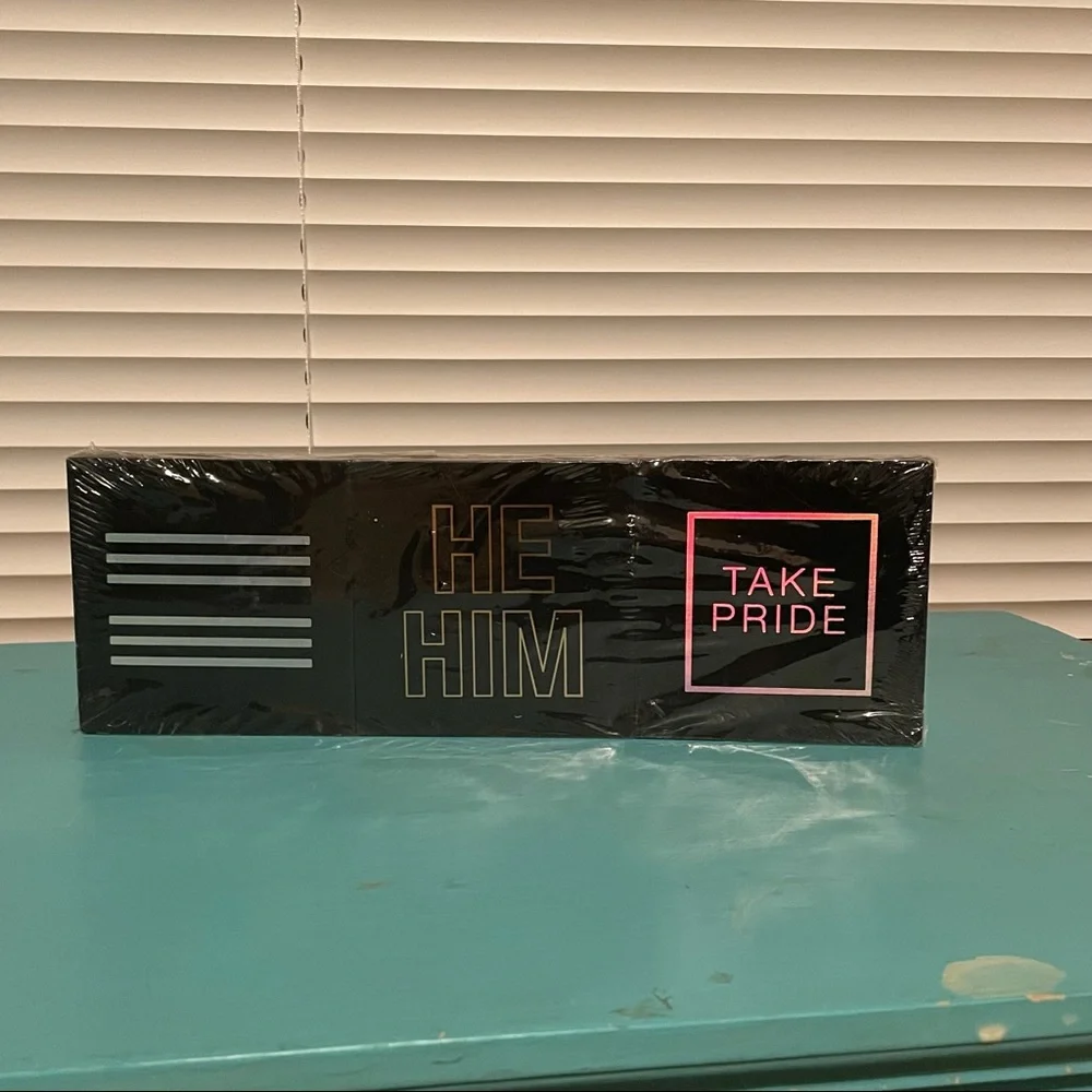 2 PCS 3-count mini sign displays “TAKE PRIDE” “LOVE HAS NO GENDER” logo